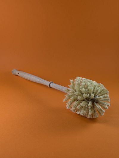 Escobilla de madera para el inodoro